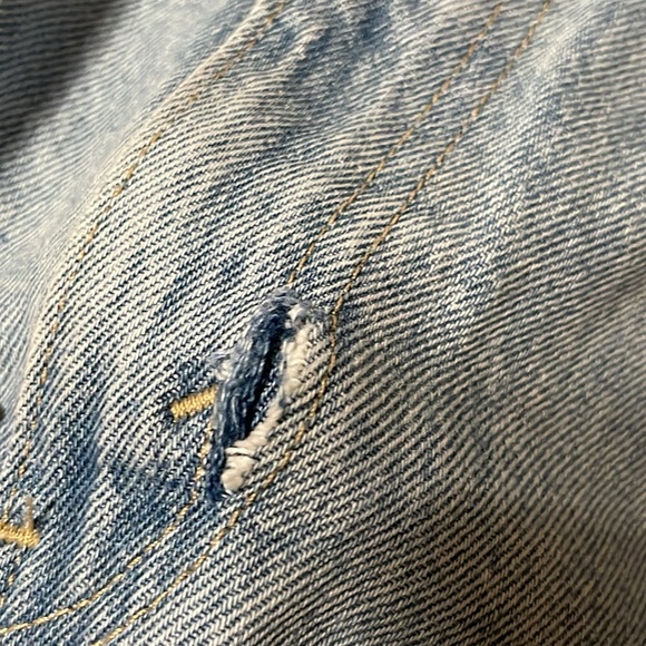 Levis SilverTab Mom Short | Size 32 - Picture 11 of 13